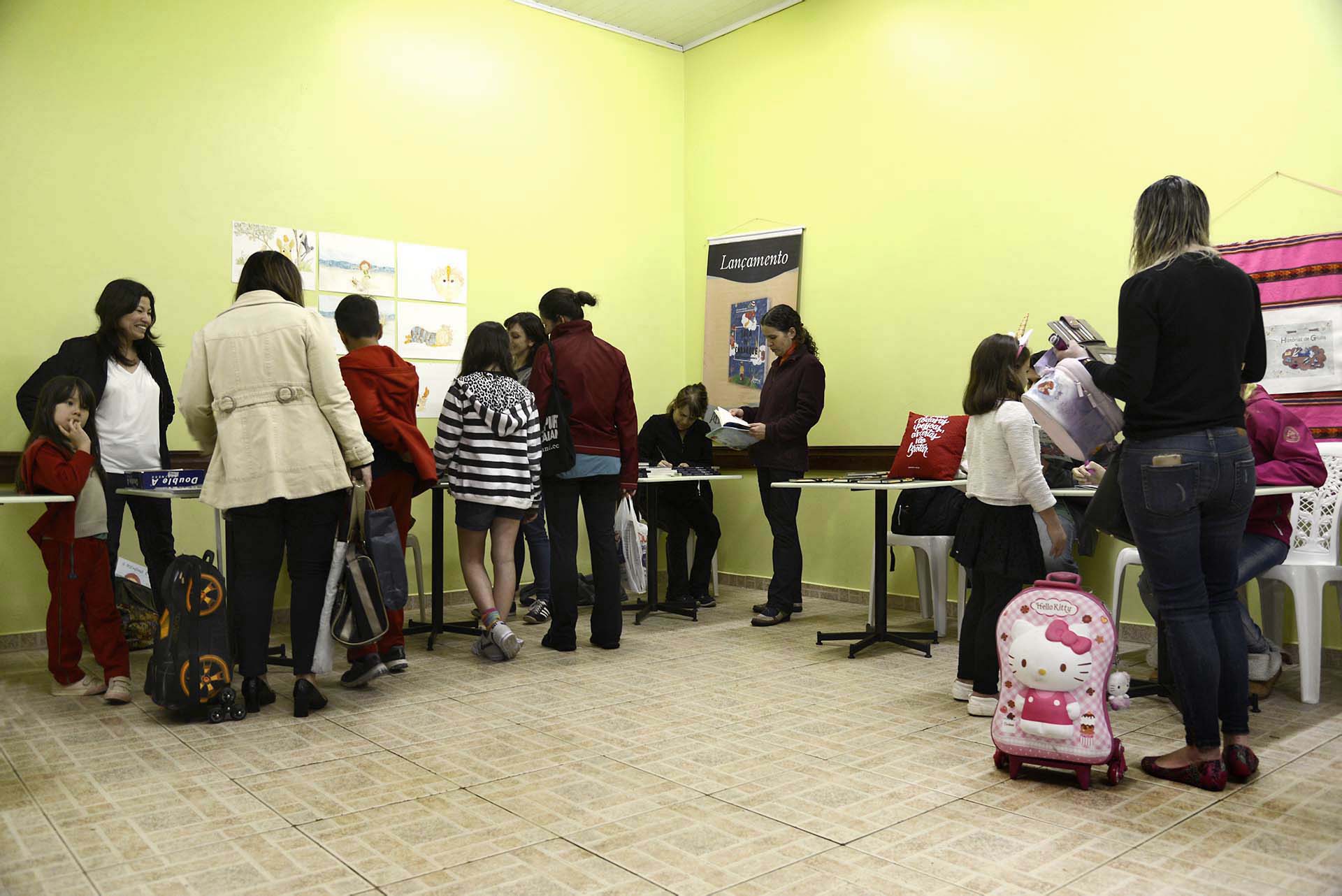 Autores curitibanos comemoram Dia Nacional do Livro na Terra Firme