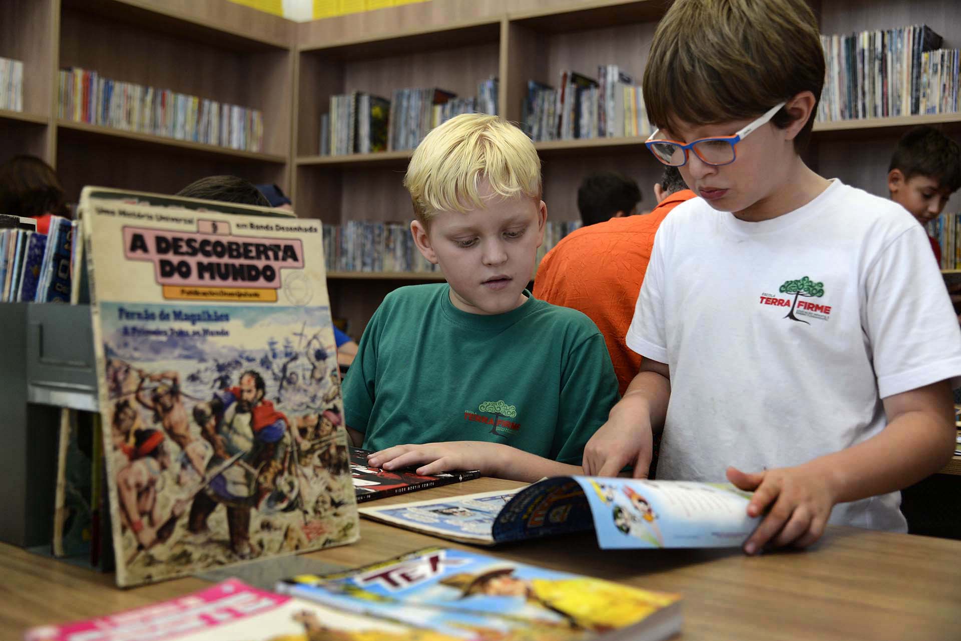 Alunos do 4º ano vão à Biblioteca Pública do Paraná estreitar amizade com livros